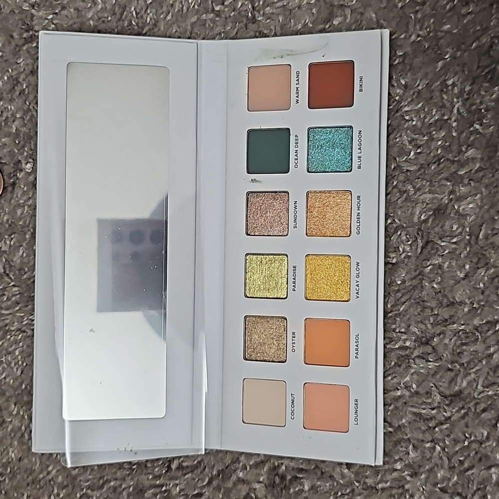 Iconic London Beachside Babe Eyeshadow palette